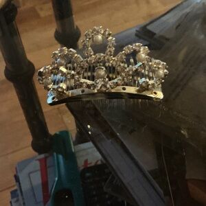 Elegant Silver and Pearl Hair Tiara Comb